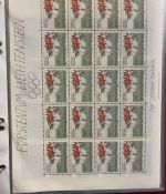 LIECHTENSTEIN Kleinbogen Sammlung 1977-1989 postfrisch - in 4 ETB-Alben