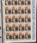 LIECHTENSTEIN Kleinbogen Sammlung 1977-1989 postfrisch - in 4 ETB-Alben