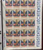 LIECHTENSTEIN Kleinbogen Sammlung 1977-1989 postfrisch - in 4 ETB-Alben
