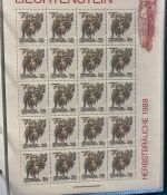 LIECHTENSTEIN Kleinbogen Sammlung 1977-1989 postfrisch - in 4 ETB-Alben