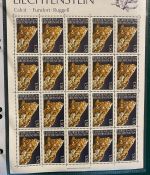 LIECHTENSTEIN Kleinbogen Sammlung 1977-1989 postfrisch - in 4 ETB-Alben