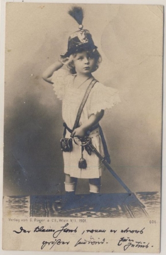 Kind in Militäruniform, sw-Fotokarte v. Dessau 1902, Abs. J. Weber Stadtrath