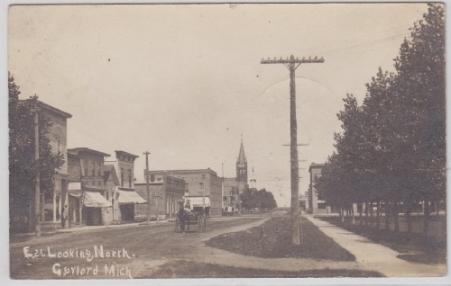 USA - Gaylord Michigan Strassenansicht Post Office priv. sw-Fotokarte 1910