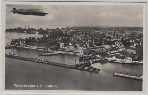 Baden-Württemberg - Friedrichshafen, Luftbild m. Zeppelin, sw-Fotokarte ca. 1930