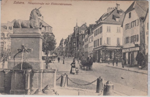 Elsass - Zabern, Hauptstraße mit Brunnen, sw-AK gelaufen/Feldpost ca, 1915