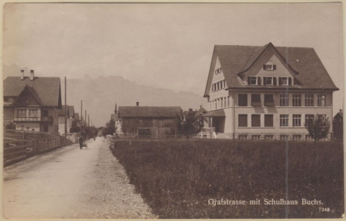 Schweiz - Buchs Grafstraße m. Schulhaus sw-Fotokarte gelaufen 1919