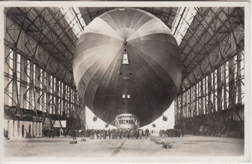 DR - Graf Zeppelin Einbringen i.d. Halle sw-Fotokarte Friedrichshafen 1937 n.