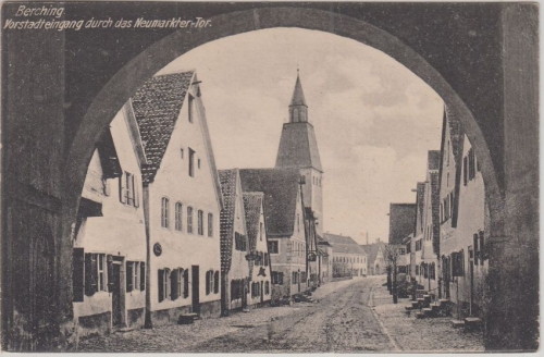 Bayern - Berching Vorstadteingang d.d. Neumarkter Tor sw-AK gelaufen 1923