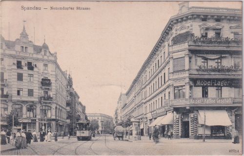 Berlin - Spandau Neuendorfer Str. Kaisers Kaffee usw. sw-AK gelaufen 1910