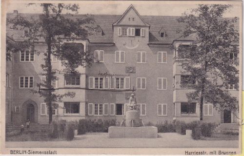 Berlin - Siemensstadt Wohnhaus Harriestraße sw-AK gelaufen 1933