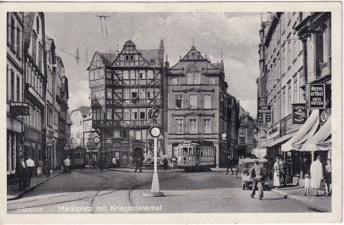 Hessen - Giessen Marktplatz Kriegerdenkmal Straßenbahn sw-AK gelaufen 1937