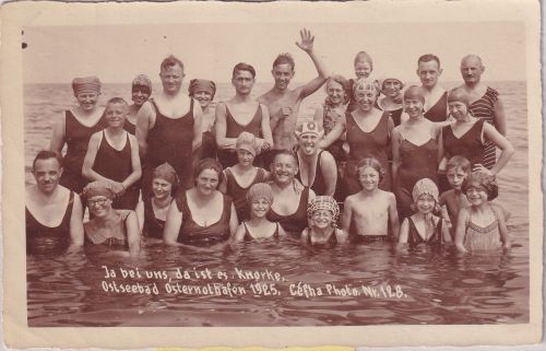 Polen/Westpreussen - Osternothafen (Swinemünde) Gruppenfoto in Badekleidung 1925
