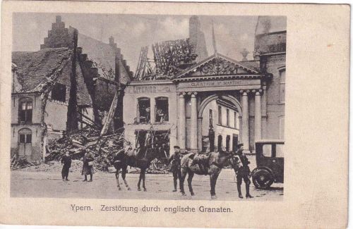 Belgien - Ypern zerstörtes Kloster Soldaten sw-AK gelaufen/Feldpost 1915