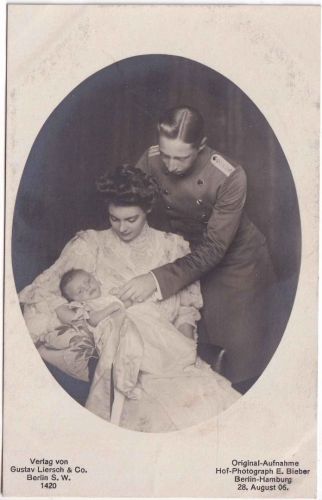 Preussen - Kronprinz Wilhelm v. Preussen + Cecilie + kl. Prinz sw-Foto-AK 1906