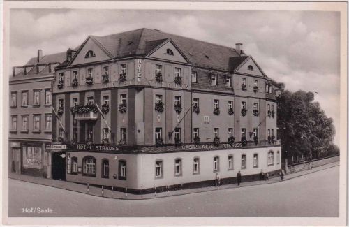 Bayern - Hof a/S. Hotel Restaurant Strauss sw-AK gelaufen 1957