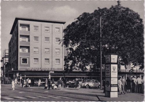 NRW - Dinslaken Kaufhaus Woolworth Straßenansicht sw-AK ungelaufen ca. 1960