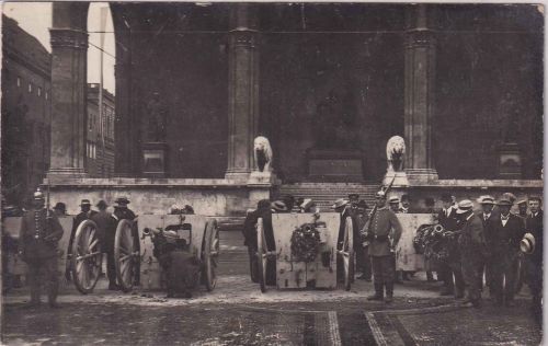 Bayern - München Feldherrnhalle erbeutete Geschütze sw-Foto-AK ca. 1914/16
