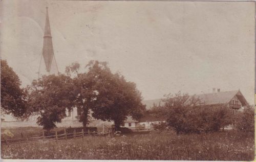Bayern - Kirchbichl Kirche mit Bauernhof priv. Foto-AK gelaufen 1907