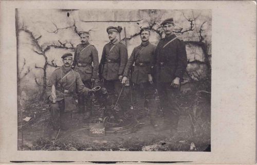 Bayern - Soldatengruppe mit Granatwerfer sw-Foto-AK Laniscourt 1918