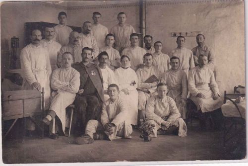 Bayern - Kempten Schlosslazarett Soldatengruppe m. RK-Schwester 1917