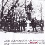 Bayern - Taufkirchen Bierauto Kriegerdenkmal Personen sw-Foto-AK 1920