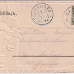 Bayern - Dachau Ortsansicht farb. Postboten-Präge-Passepartout-AK gelaufen 1903