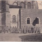 Frankreich/Ardennen - Cernay beschädigte Kirche dt. Soldaten sw-AK/Feldpost 1915