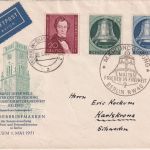 Berlin - 30+10 Pfg. Glocke links amtl. Schmuck-FDC+Zusatz n. SCHWEDEN 1951