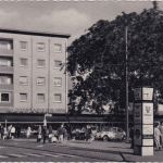 NRW - Dinslaken Kaufhaus Woolworth Straßenansicht sw-AK ungelaufen ca. 1960