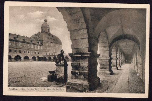 Ansichtskarte Gotha , Der Schloßhof mit Wandelhallen ungebraucht