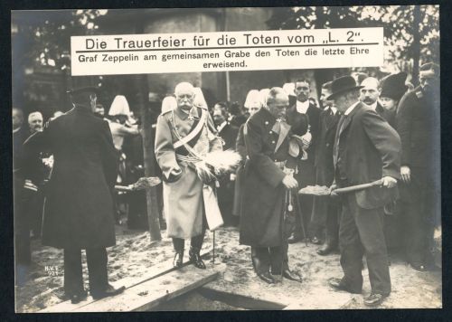 Ansichtskarte Trauerfeier f. die Toten Marineluftschiff L2 , Graf Zeppelin 1913