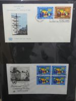 Vereinte Nationen New York FDCs ab 1951 besammelt im Ring Binder #LY662