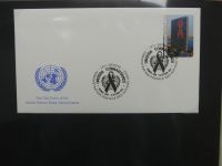 Vereinte Nationen auf Erstagsbriefen über 220 Stck. auf Blanko-Seiten #LZ066