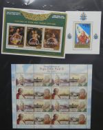 Motiv Papst mit FDCs und ** Marken der Länder im Einsteck-Album #LZ366