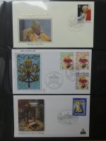 Motiv Papst mit FDCs und ** Marken der Länder im Einsteck-Album #LZ366