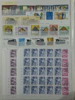 DDR Sammlungsartiges Lager mit Marx Blöcken in 2 Einsteckalben #MA326