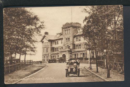 Ansichtskarte Großbritannien Farnborough Queens Hotel Auto Oldtimer