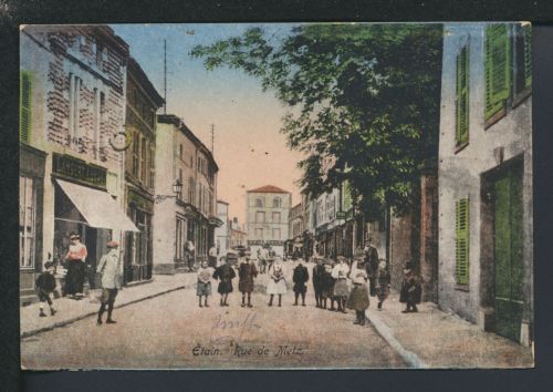 Ansichtskarte Frankreich Etain Rue de Metz mit Passanten 1917