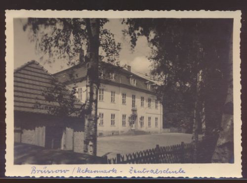 Foto Ansichtskarte Brüssow Uckermark Zentralschule Brandenburg Foto Fritz