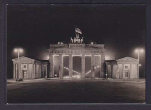 Ansichtskarte Brandenburger Tor bei Nacht DDR Fahne