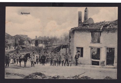 Ansichtskarte Militaria Apremont Frankreich Soldaten Kompanie Zerstörte Häuser