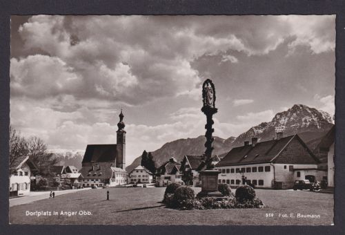 Ansichtskarte Anger Bayern Oberbayern Dorfplatz Denkmal Kirche