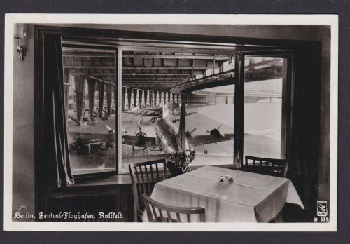 Flugpost Ansichtskarte inter. Foto AK Berlin Zentral Flughafen Rollfeld