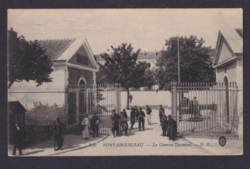 Militaria Ansichtskarte Kaserne Fontainbleau Frankreich