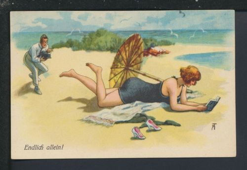 Künstler Ansichtskarte sign AT Artur Thiele ? Endlich allein Humor im Bade