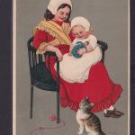 Ansichtskarte Künstlerkarte Prägekarte Frau Kind Puppe Katze Lehnstuhl ab