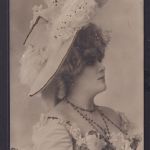 Ansichtskarte Künstlerkarte Frau Schönheit Erotik Goldglitzer Verzierung