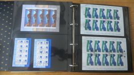 Bundesrepublik Sammlung von 42 Kleinbogen meist Euro-Zeit gestempelt hoher Kat.