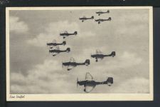 Militaria selt. Propaganda Ansichtskarte Flugzeug Flugzeugstaffel Krieg Feldpost