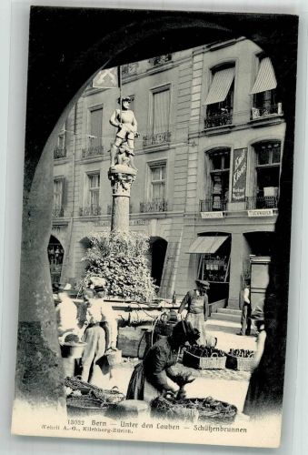 3000 Bern Berne Foto AK Marktszene Unter den Lauben Denkmal Schützenbrunnen
